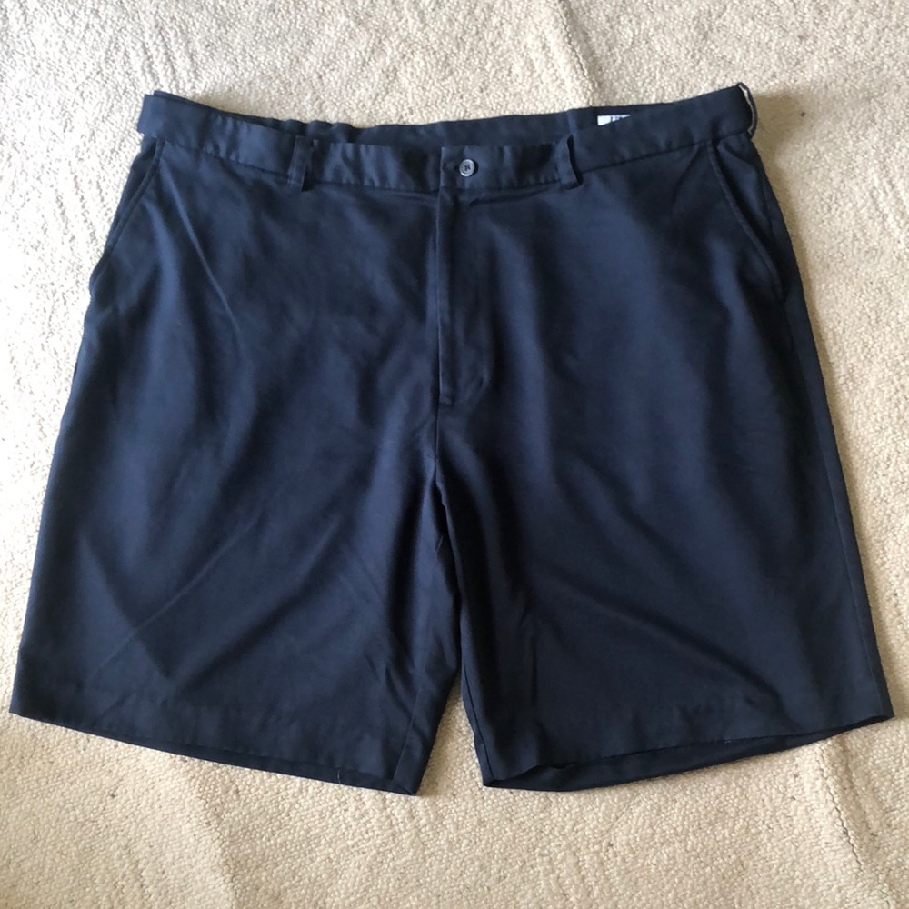 Men’s Izod performance shorts, size 44. Stretch waistband. Gently worn.